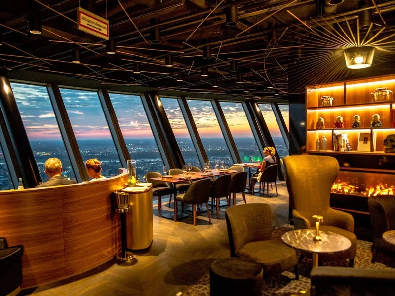 QOMO Restaurant & Bar