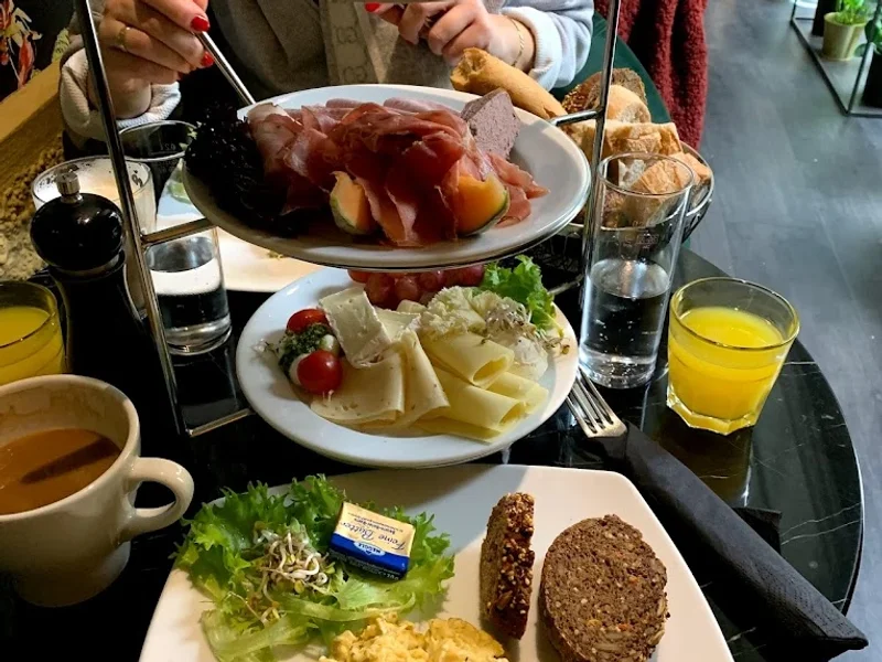 LIST Café & Vinothek