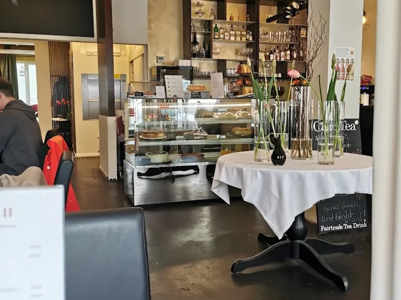 LIST Café & Vinothek