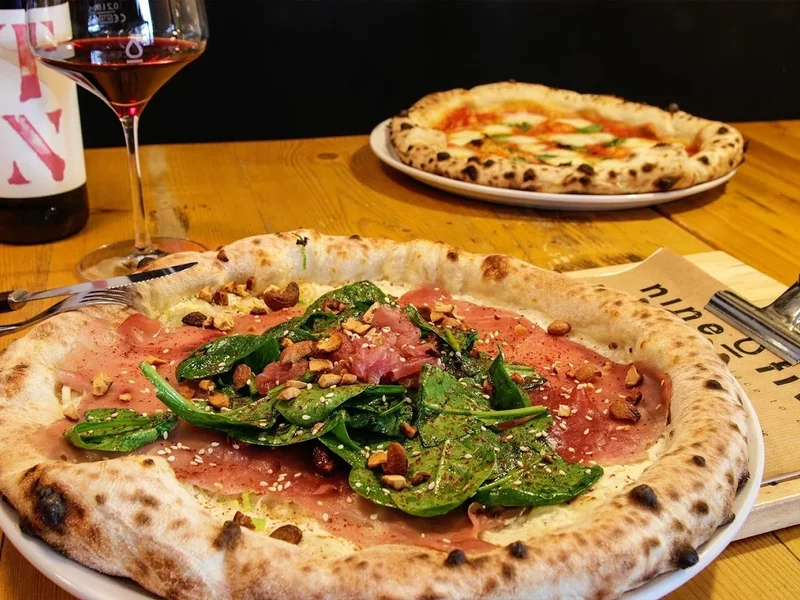 nineOfive Düsseldorf, •Pizza and Wine Place•