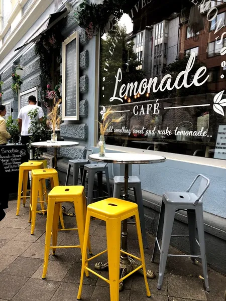 Café Lemonade