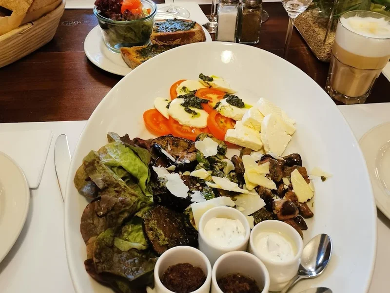 AMADEUS Restaurant & Bar