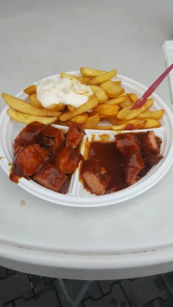 Schlösser Currywurst
