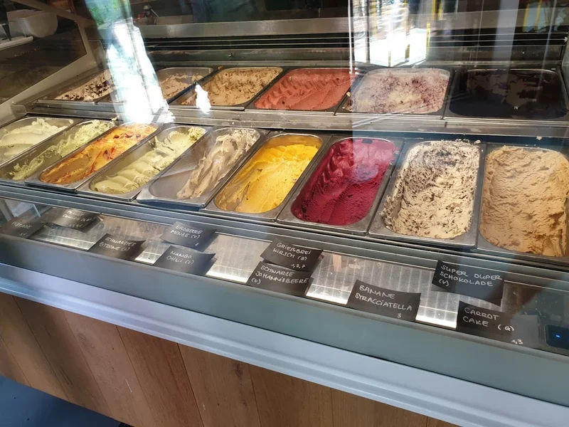 Claus Eismanufaktur & Deli