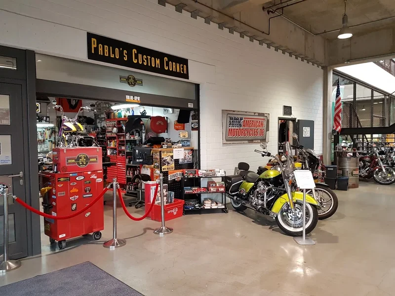 Pablos Custom Corner