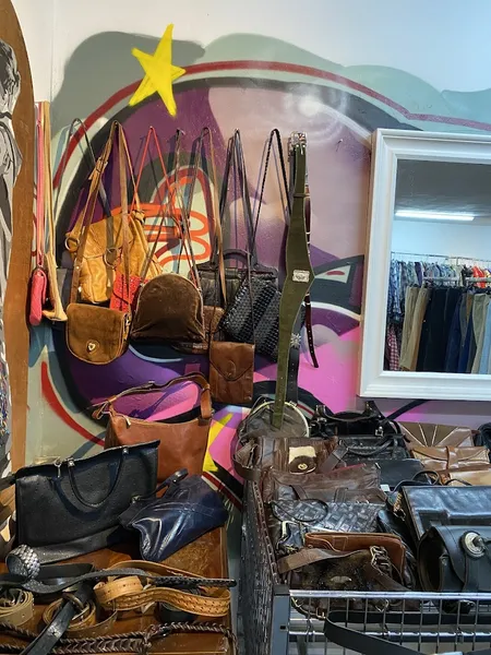STRIKE Vintage & Secondhand Store - Düsseldorf
