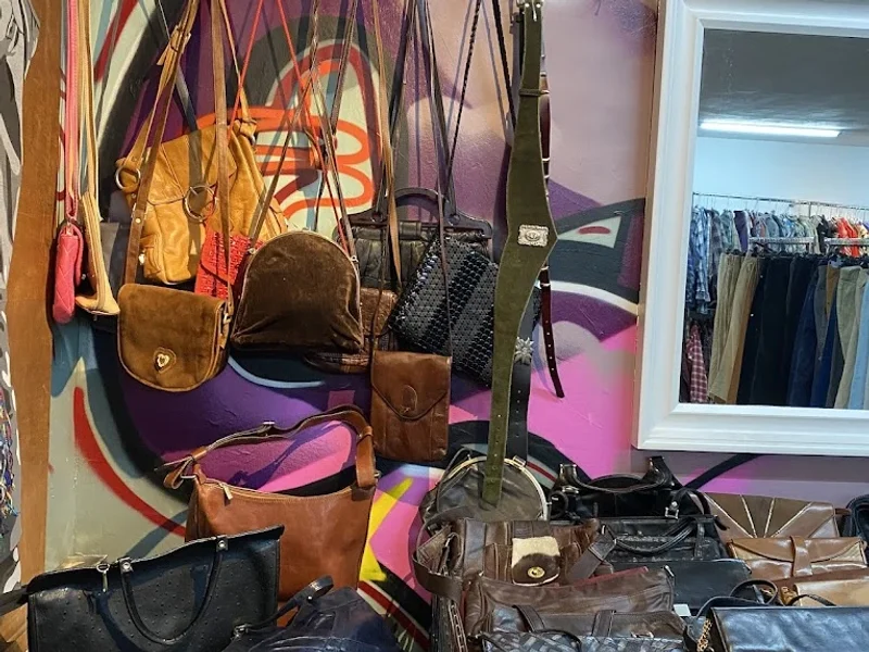 STRIKE Vintage & Secondhand Store - Düsseldorf