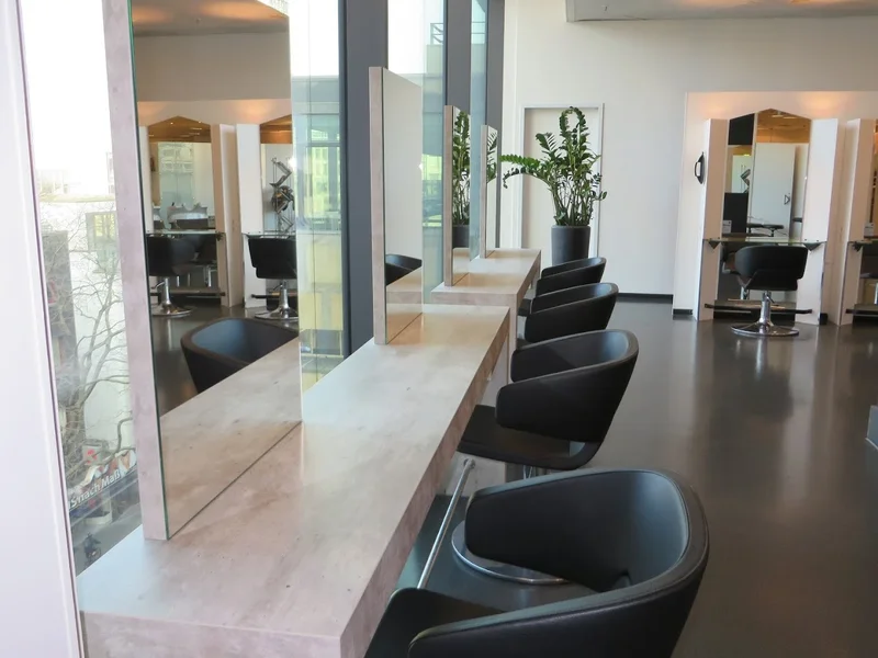 DIE FRISEURE - Breuninger Stuttgart