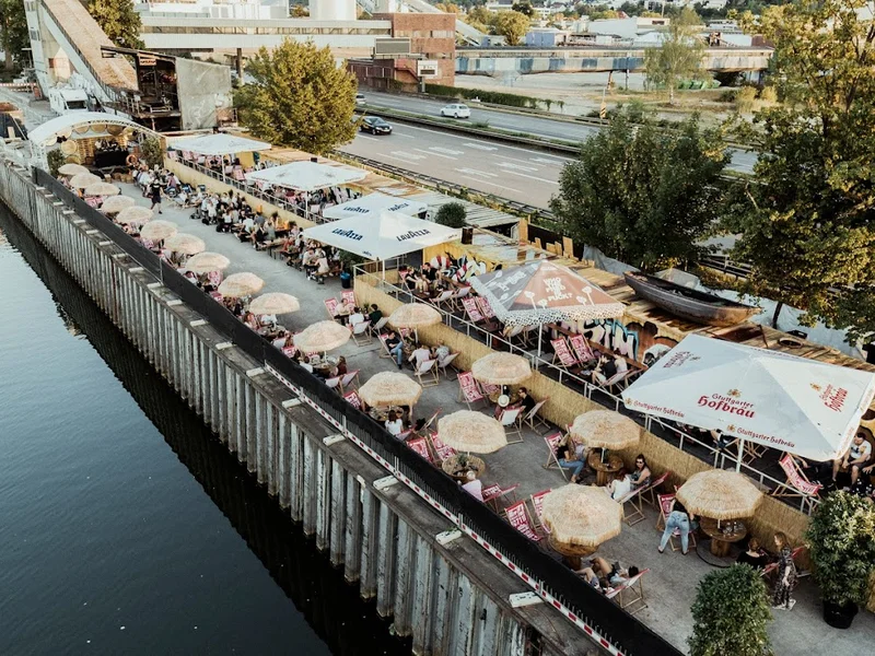Fridas Pier / Club- und Eventschiff