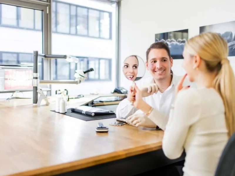 Dr. Angela Dergham, MSc Zahnarztpraxis im Calwer Turm