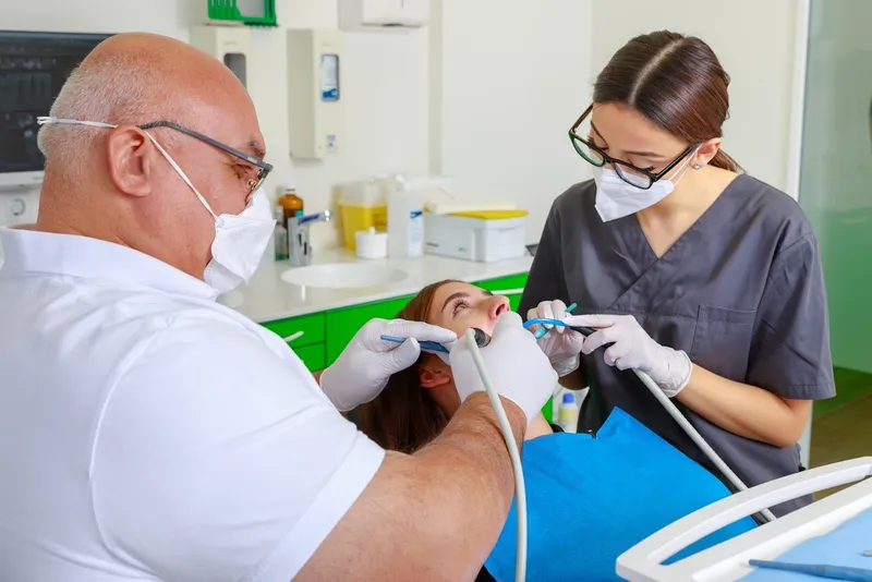 Zahnarzt Dental21 Stuttgart