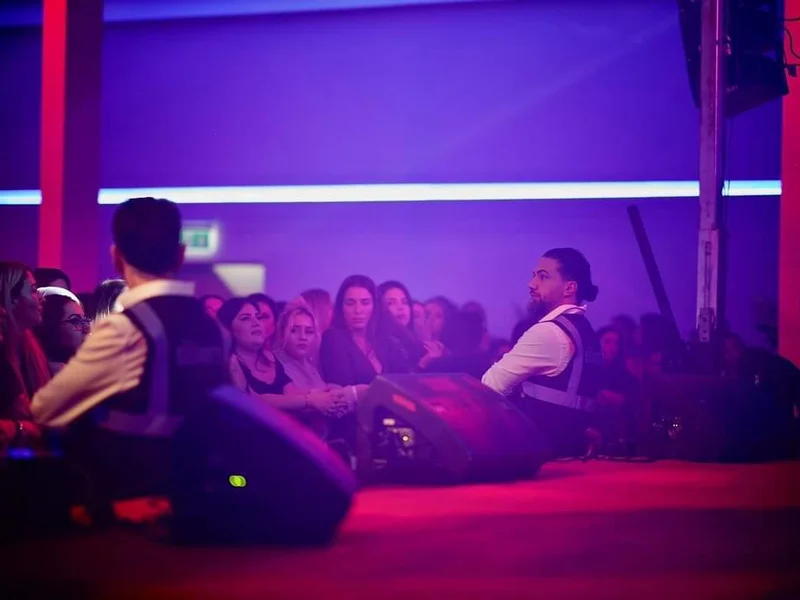 Zölla GmbH Gebäudereinigung / Sicherheitsdienst Düsseldorf Reinigungsfirma für Unterhaltsreinigung, Büroreinigung