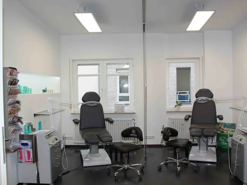 Hand & Fuß seit 1987 Nagelstudio - Maniküre - med. Fußpflege