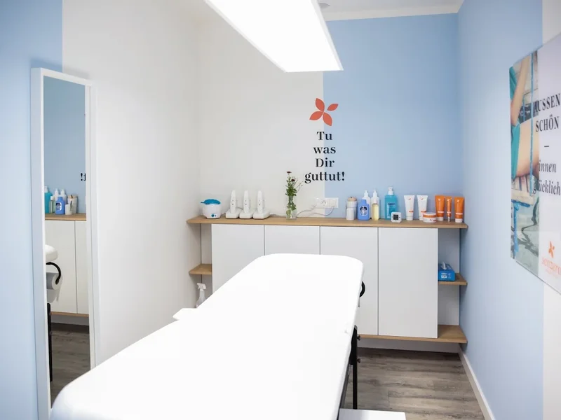 Senzera - Dauerhafte Haarentfernung, Waxing & Sugaring in Düsseldorf-Pempelfort