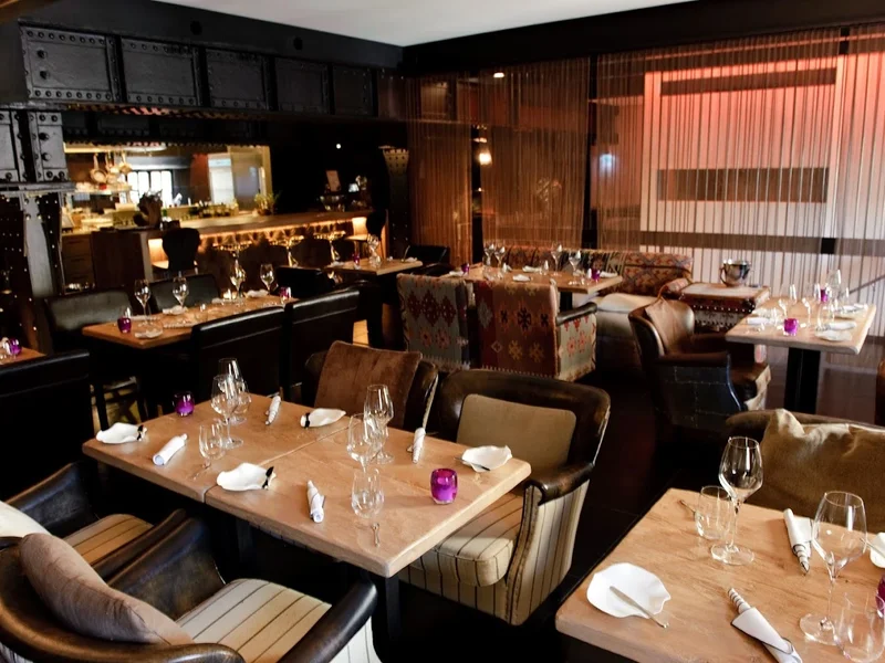 5 Gourmet Restaurant & Bar