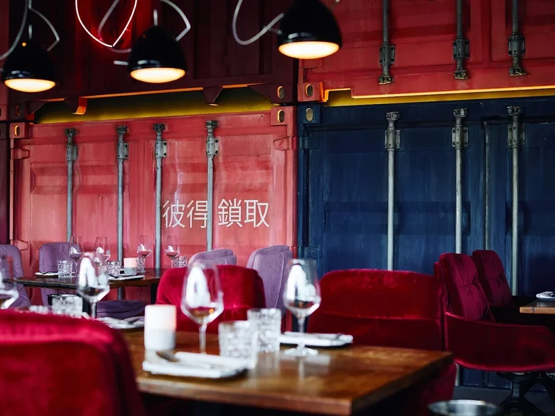 am kai | restaurant. seafood. drinks. elbblick