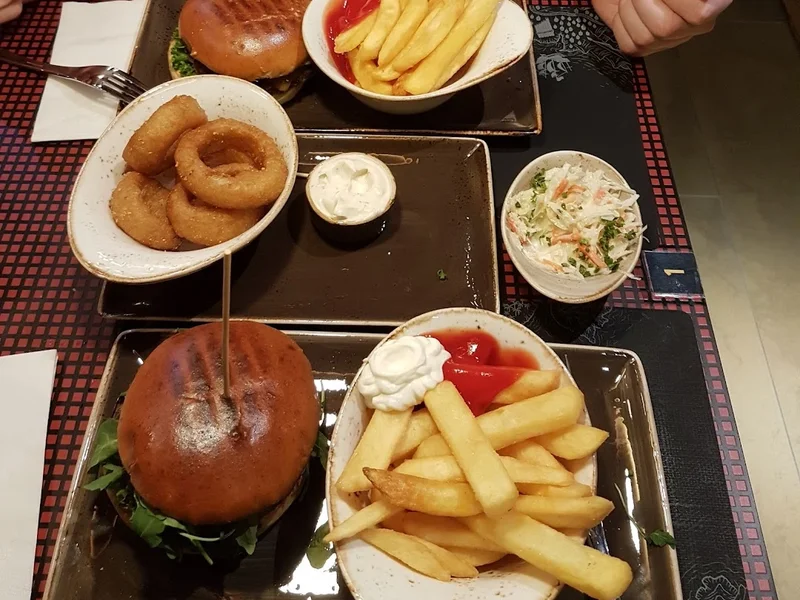 PETER PANE Burgergrill & Bar