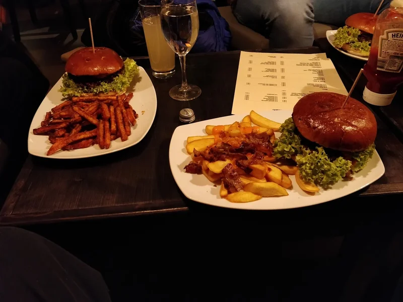 Bo's Burger & Bar