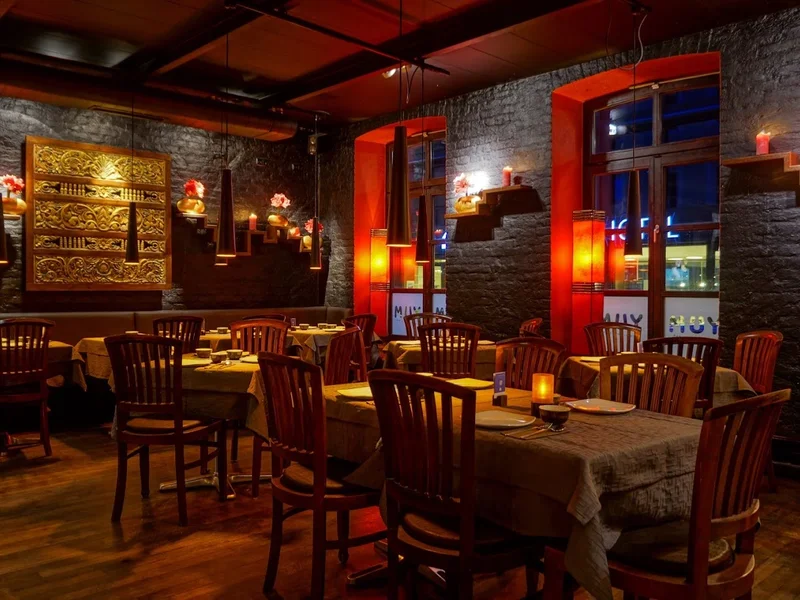 YUM thai kitchen & bar