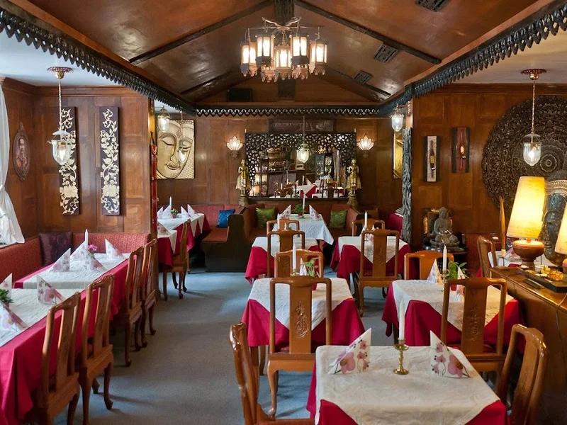 Rüen Thong Thai Restaurant