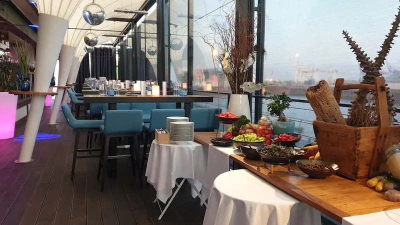 am kai | restaurant. seafood. drinks. elbblick