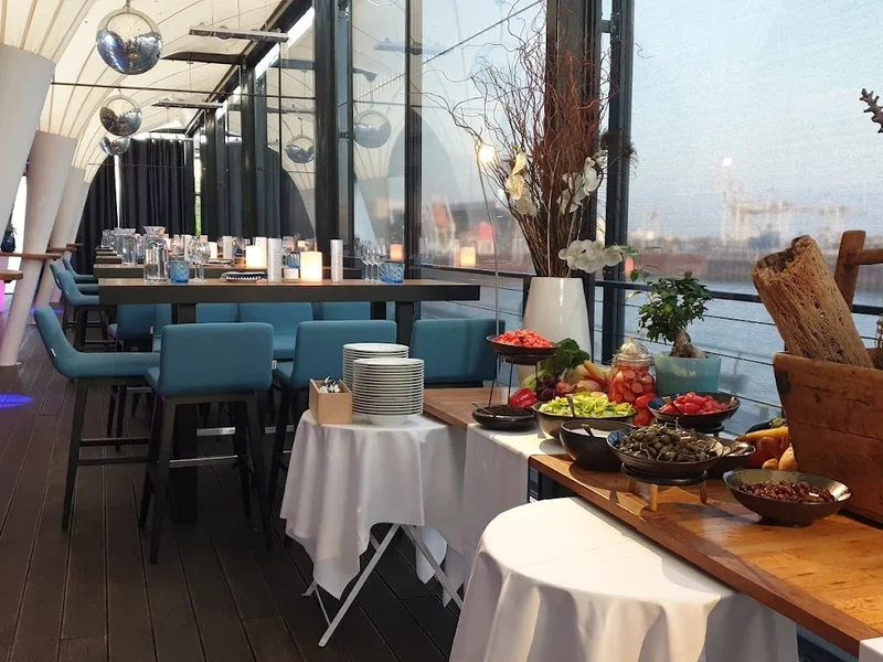 am kai | restaurant. seafood. drinks. elbblick