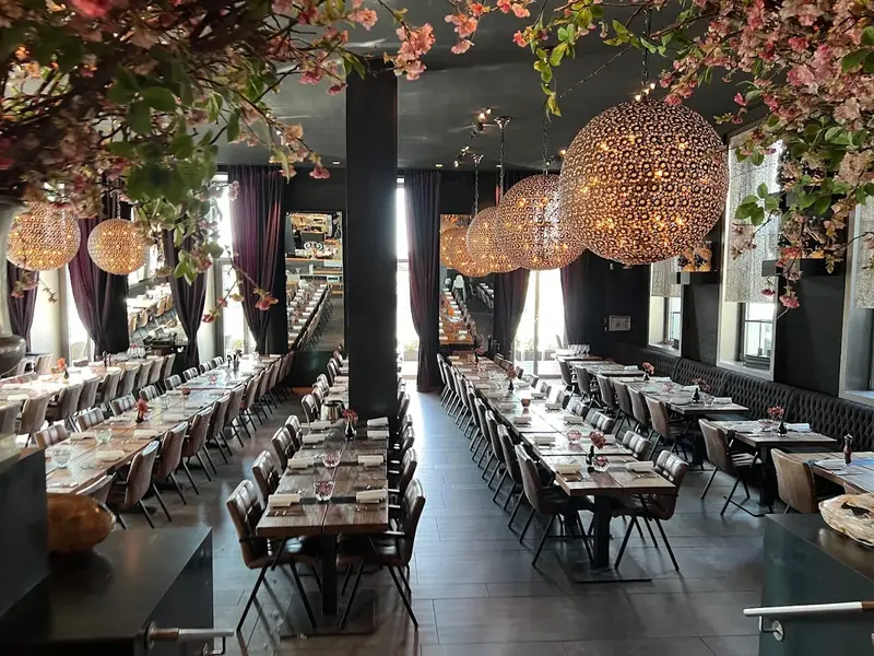 MEERBAR | Restaurant, Bar & Lounge im Düsseldorfer Medienhafen