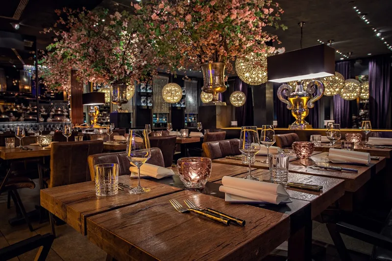 MEERBAR | Restaurant, Bar & Lounge im Düsseldorfer Medienhafen