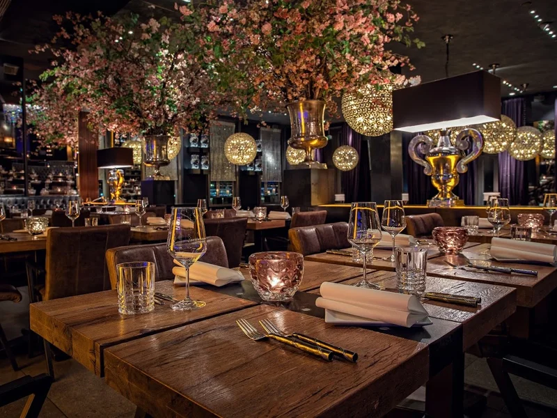 MEERBAR | Restaurant, Bar & Lounge im Düsseldorfer Medienhafen