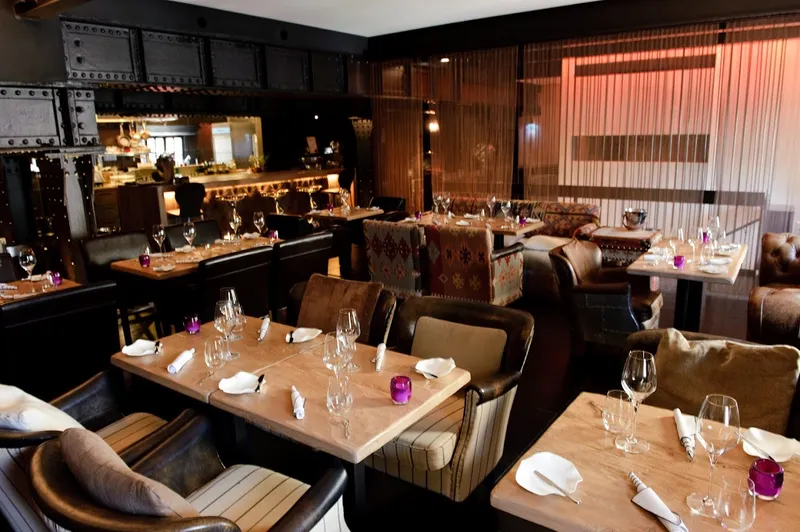 5 Gourmet Restaurant & Bar