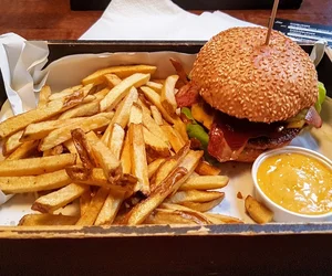 spots für fried chicken in Düsseldorf