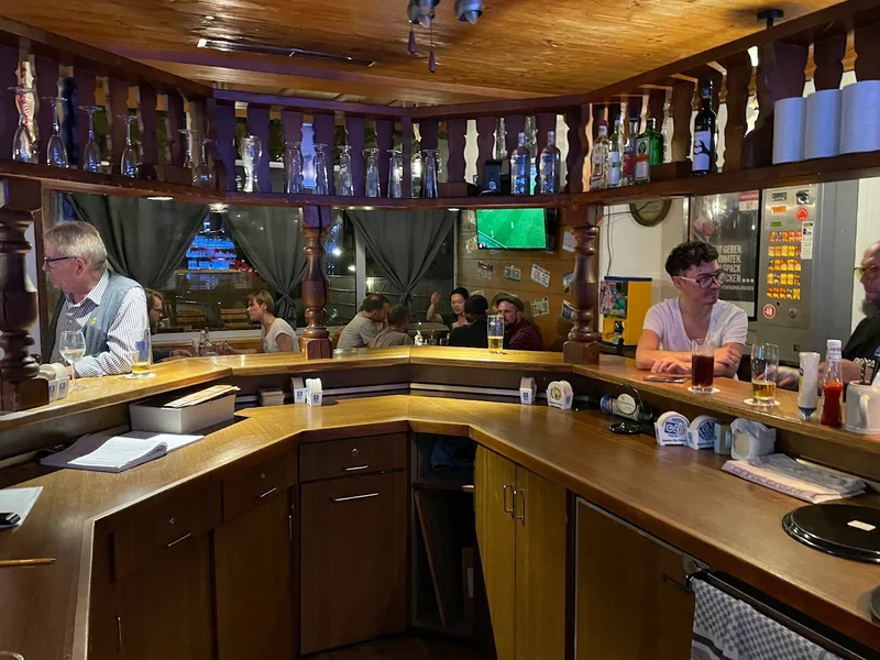 New York Bistro & Wolf’s Burger