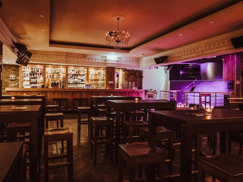 Indian Cave | Indisches Restaurant & Karaoke Bar München Public Viewing EM