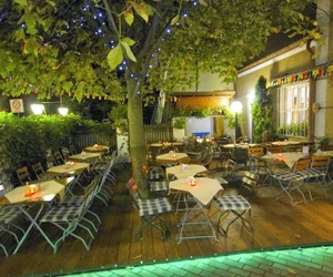 restaurants mit sitzmöglichkeiten in Laim München