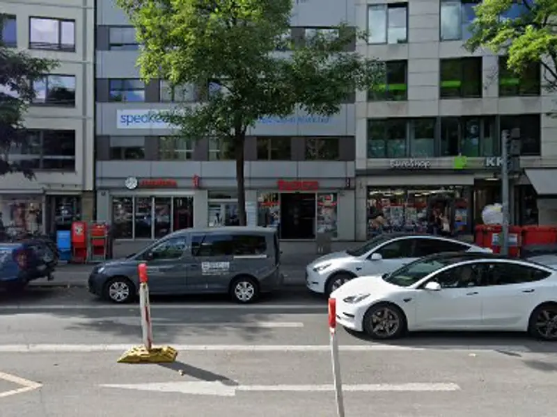 Orthopäde Dr. med. Ass. jur. David A. John und Manuela Weis