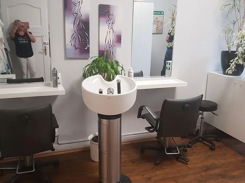 Salon Die kleine Schere