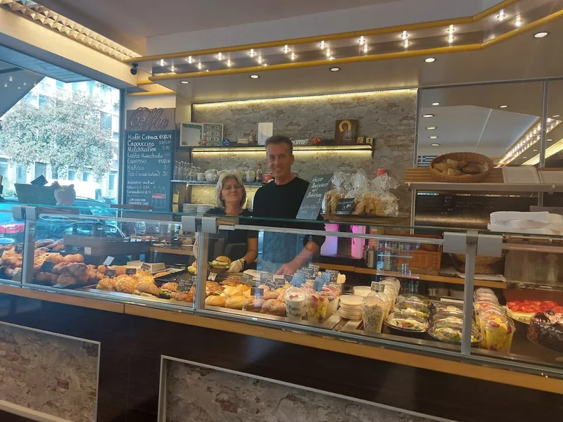 Bäckerei & Café Roßstraße