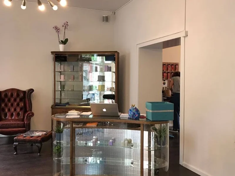 viki d. HEAD OF HAIR