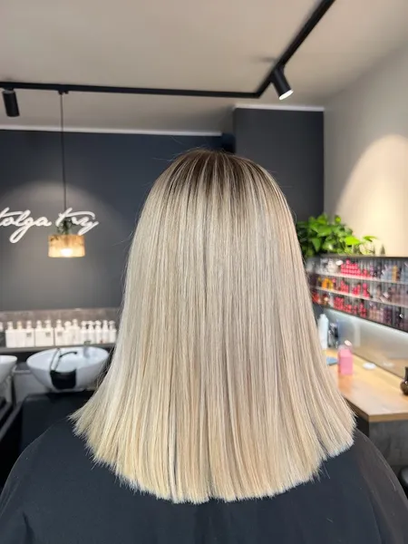 Tolga Toy Hairdesign Balayage, Cut & Color Spezialist Blow Dry & Newsha Rescue Treatments