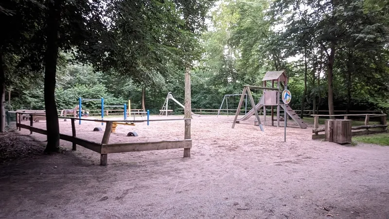 Kleiner Waldspielplatz