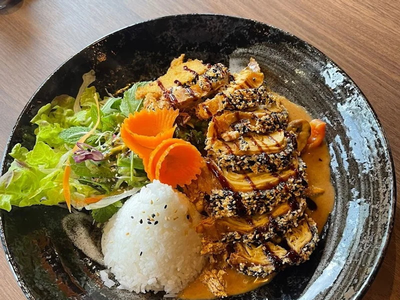 AROMA Vietnamese Kitchen & Sushi Bar