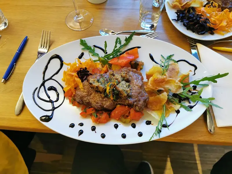 Bio-Bahnhofswirtschaft & paar Radieschen Bio Catering