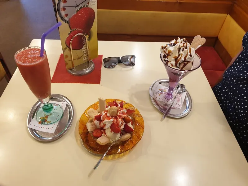 Cortina Eis Cafe