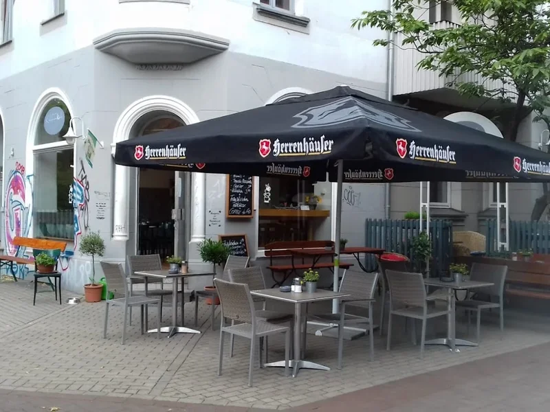 Cafe Kaffka Frau L und Herr K