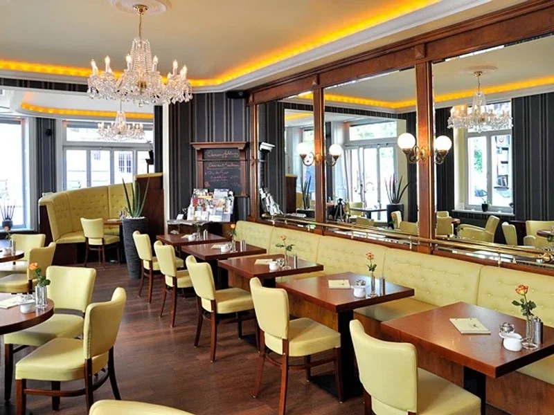 Lloyd’s Café & Bar