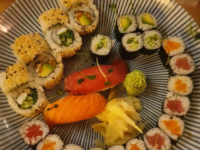 Hashi Restaurant Sushi & Nikkei Fusion