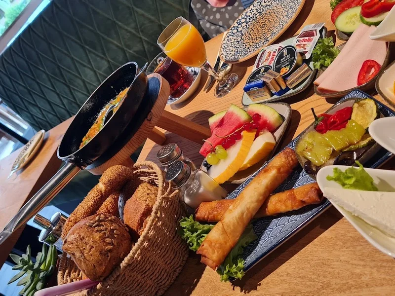 CERDO •Breakfast Club•