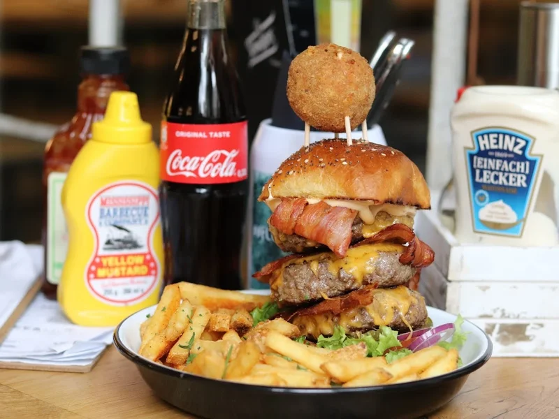 makamaka Burger, Bar & Grill