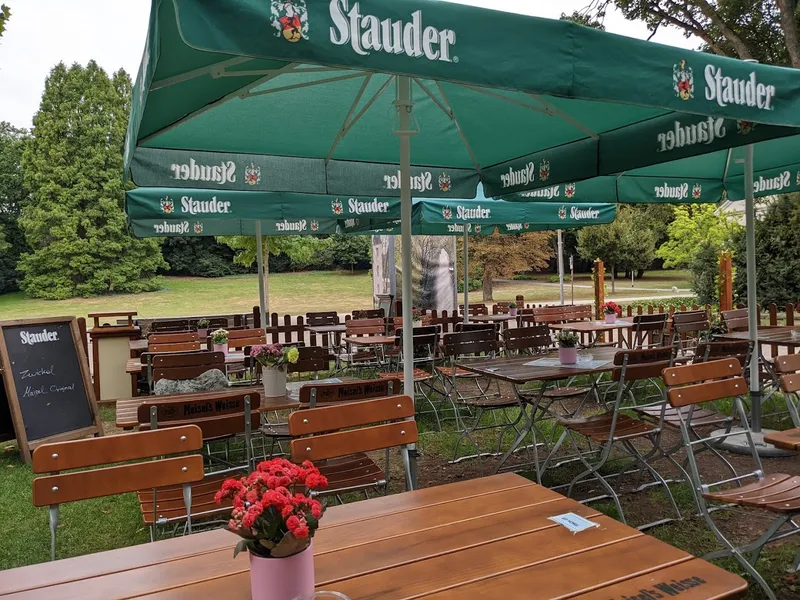 Biergarten im Schlosspark „Zum lustigen Vogel“