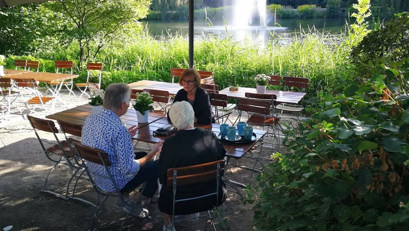 Schlössken - Der Biergarten im Schloßpark von Schloß Berge